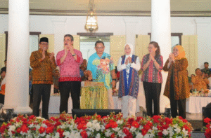 Acara pembukaan Banda Heritage Festival 2025, dibuka langsung oleh Mendagri RI, Tito Karnavian di dampingi oleh Gubernur Maluku, Hendrik Lewerissa.