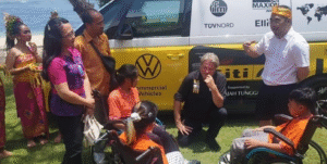 Rainer foto bersama dengan anak kebutuhan khusus di KEK Kura Kura Bali