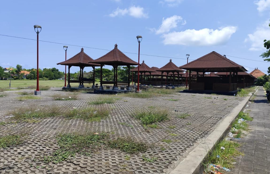 Kampung Kuliner Serangan di Lapangan Wayan Bulit Pulau Serangan