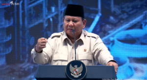 Presiden Prabowo saat memberikan sambutan pada peresmian Pabrik Lotte Chemical Indonesia di Cilegon, Banten, pada Rabu (6/11/2025). (Foto: Tangakapan layar kanal Youtube: Sekretariat Presiden)