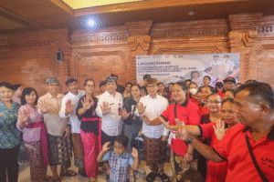 Bupati Wayan Adi Arnawa melaksanakan Launching Gerakan Serentak Pencegahan Stunting yang dirangkaikan dengan Gerakan Pengukuran Bayi, Balita, dan Ibu Hamil di Banjar Pande, Kelurahan Sempidi, Mengwi, Kamis (6/11).