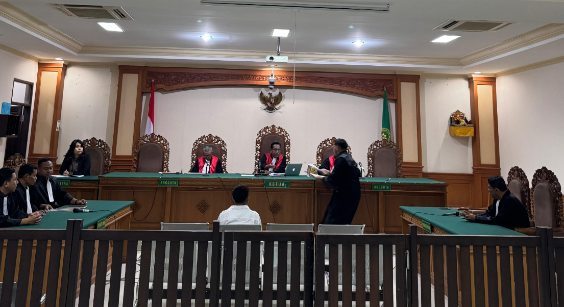 Suasana sidang lanjutan kasus dugaan penyimpangan dana APBDes Desa Tusan Tahun Anggaran 2020–2021 dengan terdakwa Perbekel nonaktif I Dewa Gede Putra Bali di Pengadilan Tipikor Denpasar, Kamis (6/11/2025).
