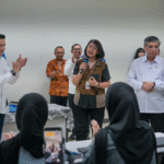 Sekretaris Kabinet (Seskab) Teddy Indra Wijaya meninjau langsung pelaksanaan Program Magang Nasional di salah satu perusahaan besar swasta, PT Denso Indonesia, Kabupaten Bekasi, Jawa Barat, pada Jumat, 7 November 2025. Foto: BPMI Setpres/Istimewa