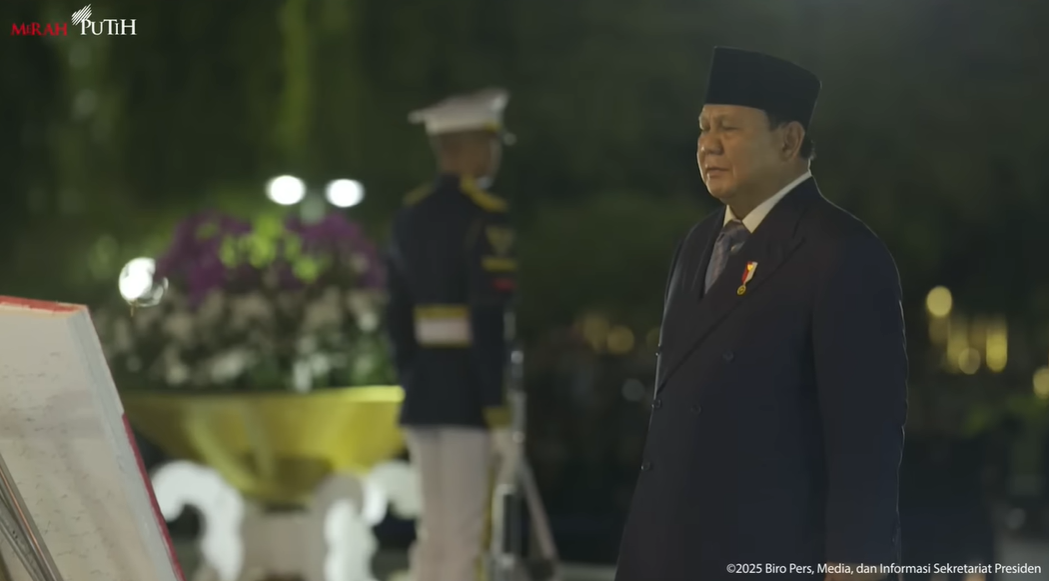 Presiden Prabowo Subianto memimpin Upacara Ziarah Nasional di Taman Makam Pahlawan Kalibata, Jakarta, dalam rangka memperingati Hari Pahlawan 2025.