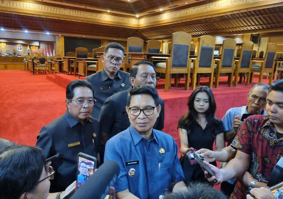 Bupati I Wayan Adi Arnawa usai rapat dengan DPRD Badung