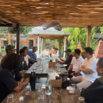 Bupati Adi Arnawa saat berdialog dengan tokoh dan komunitas masyarakat kawasan Pantai Bingin di The Cashew Tree, Jalan Pantai Bingin, Pecatu, Kuta Selatan, Kamis (20/11).