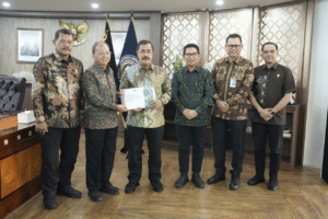 Bupati Wayan Adi Arnawa dan Gubernur Wayan Koster saat berkoordinasi dengan Menteri Imigrasi dan Pemasyarakatan Jenderal Polisi (HOR) (Purn.) Agus Andrianto, Jumat (21/11).