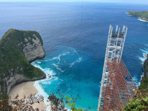 Proyek lift kaca di Pantai Kelingking, Bali. (Foto: Istimewa)