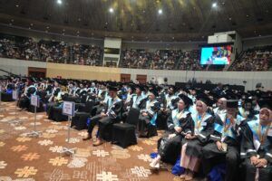 Para wisudawan Universitas Pancasila mengikuti prosesi Wisuda Semester Genap 2024/2025 di Jakarta Convention Center, Selasa (2/12/2025).