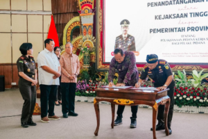 Wabup Bagus Alit Sucipta menghadiri sekaligus memberikan paraf naskah MoU dan PKS di Gedung Wiswa Sabha, Kantor Gubernur Bali, Rabu (17/12).
