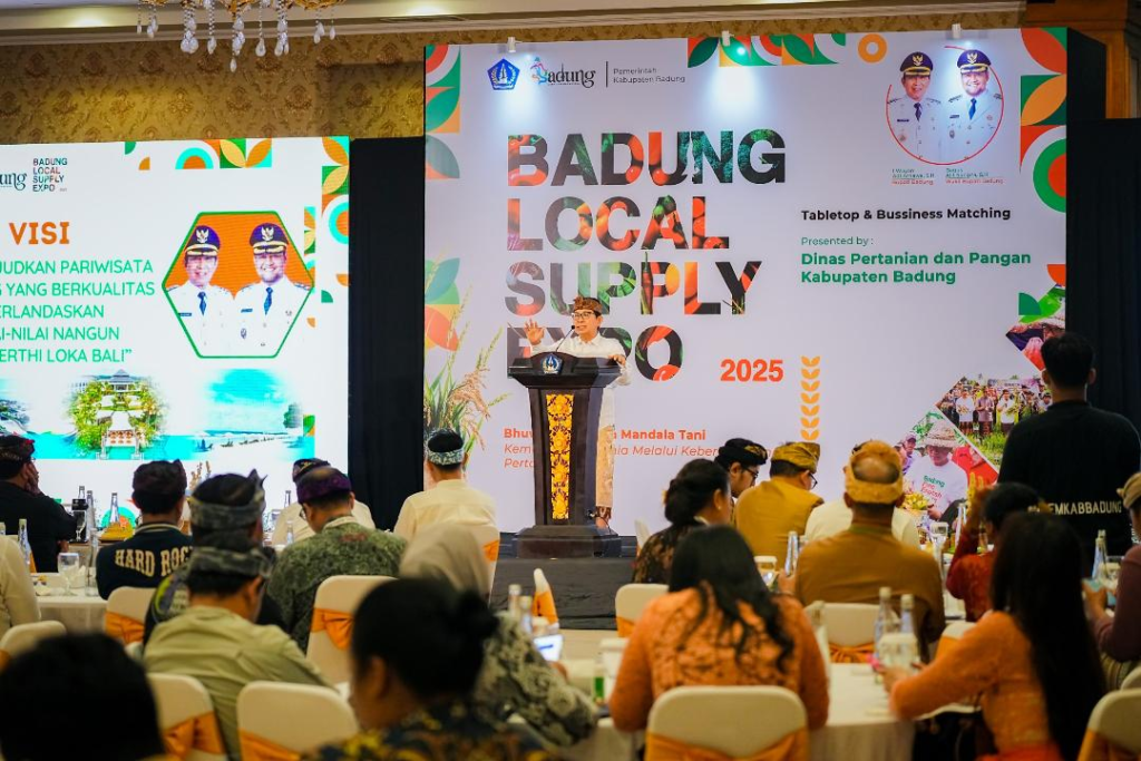 Bupati Wayan Adi Arnawa menghadiri acara temu usaha dan Badung Local Supply Expo Tahun 2025, di Balai Budaya Giri Nata Mandala, Puspem Badung, Kamis (18/12).
