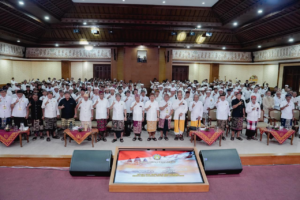 Bupati Badung Wayan Adi Arnawa saat menghadiri Pesamuan Agung Lokasabha XII Maha Gotra Pasek Sanak Sapta Rsi (MGPSSR) Provinsi Bali di Ruang Kertha Gosana, Puspem Badung, Minggu (21/12).