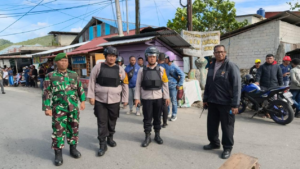 Aparat gabungan TNI-POLRI sedang berjaga-jaga di lokasi Universitas Islam Negeri Abdul Muthalib Sangadji Ambon.