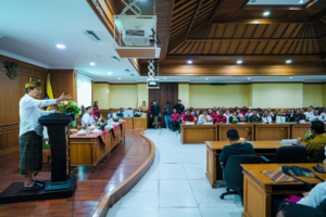 Bupati Wayan Adi Arnawa saat membuka Musorkab KONI Kabupaten Badung tahun 2025 di Ruang Kriya Gosana, Puspem Badung, Senin (29/12).