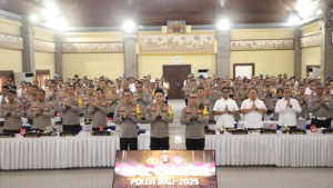 Para pejabat utama Polda Bali bersama Kapolda Irjen Pol Daniel Adityajaya mengikuti Apel Kasatwil Polda Bali 2025 di Denpasar, sebagai upaya penyamaan persepsi dan penguatan strategi menjaga Kamtibmas di seluruh wilayah Bali.
