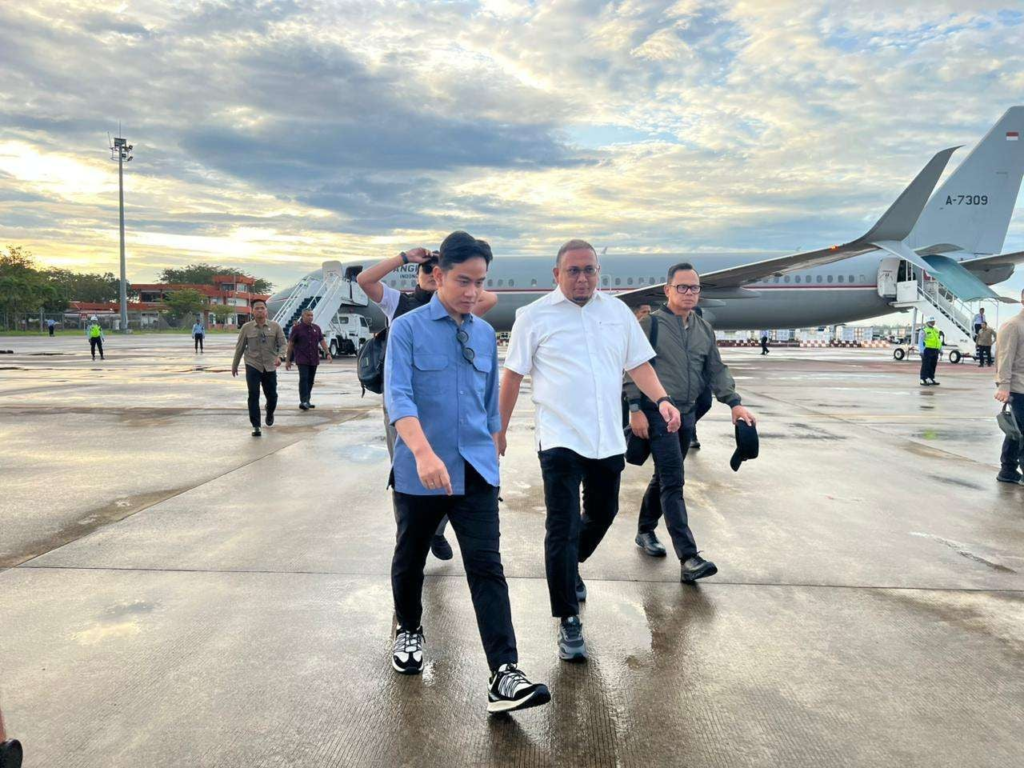 Wakil Presiden Gibran Rakabuming tiba di Bandara Internasional Minangkabau, Sumatra Barat, Kamis (4/12/2025