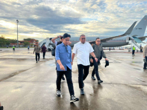 Wakil Presiden Gibran Rakabuming tiba di Bandara Internasional Minangkabau, Sumatra Barat, Kamis (4/12/2025