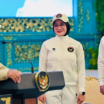 Atlet cabang olahraga panahan Diananda Choirunisa dan atlet cabang olahraga angkat besi Rizki Juniansyah pada acara Pelepasan Kontingen Indonesia Menuju SEA Games Ke-33 Thailand Tahun 2025 di Istana Negara, Jakarta, pada Jumat, 5 Desember 2025.
