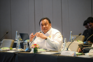 Anggota Komisi VI DPR RI Rachmat Gobel saat mengikuti pertemuan dengan Kemendag, Bulog, ID FOOD, BP BUMN dan Danantara di Denpasar, Jumat (5/12/2025). Foto: Tari/vel