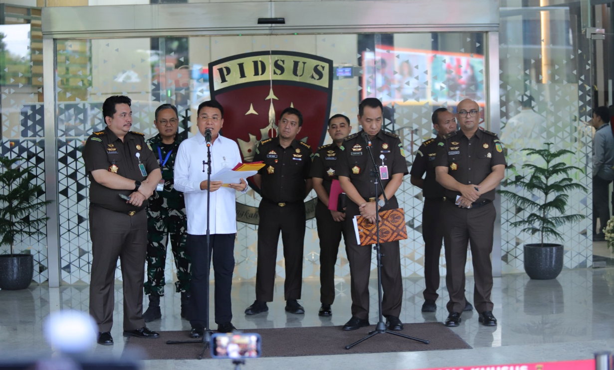 Suasana konferensi pers di Gedung Pidsus, memaparkan perkembangan penegakan hukum dan hasil kerja Satgas Terpadu.