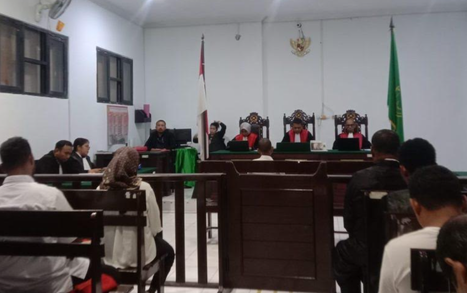 Sidang kasus persetubuhan anak di bawah umur dilaksanakan di ruang sidang Pengadilan Negeri (PN) Ambon.