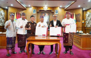 penandatanganan Berita Acara Serah Terima Kerja Sama Pemanfaatan Tanah di Gedung Kertasabha, Denpasar, Kamis (11/12).