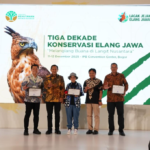 PT Pertamina Geothermal Energy Tbk (PGE) menerima Penghargaan Menteri Kehutanan dalam rangkaian kegiatan Tiga Dekade Konservasi Elang Jawa di IPB Convention Center, Bogor, Jumat (12/12/2025), atas komitmen lebih dari satu dekade mendukung pelestarian Elang Jawa melalui Pusat Konservasi Elang Kamojang.