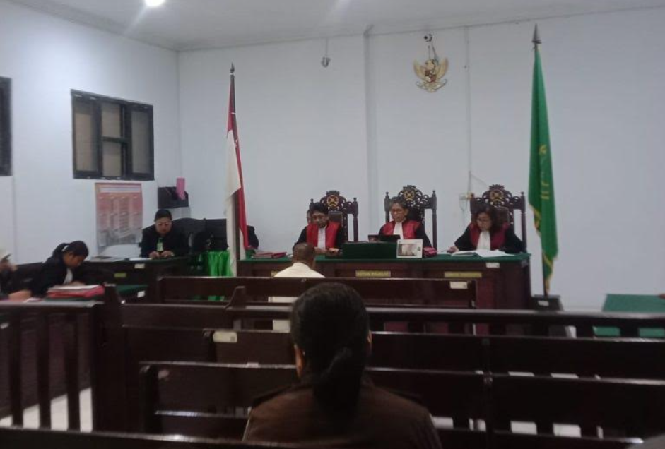 erdakwa Abdul Rahman di ruang persidangan Pengadilan Negeri (PN) Ambon.