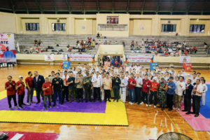 Bupati Wayan Adi Arnawa saat membuka Kejuaraan Karate Kushin Ryu M. Karate-Do Indonesia Badung di GOR Mengwi, Kabupaten Badung, Sabtu (17/1).