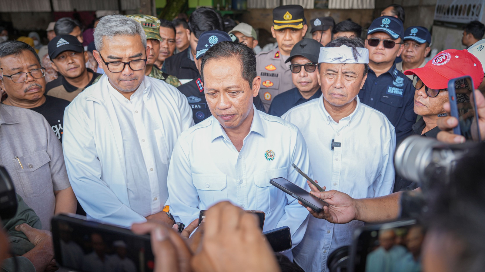 Menteri Lingkungan Hidup/Kepala Badan Pengendalian Lingkungan Hidup (KLH/BPLH) Hanif Faisol Nurofiq