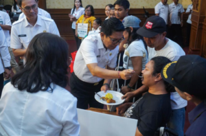 Bupati Wayan Adi Arnawa saat meluncurkan Program Pemberian Bantuan Perlindungan dan Rehabilitas Sosial Bagi Penyandang Disabilitas di Kabupaten Badung