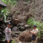 Longsor Rusak Pura Manik Tirta di Klungkung, Tiga Pelinggih Hancur.