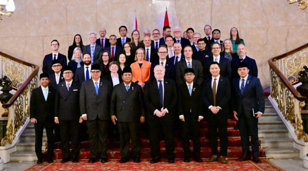 Presiden Prabowo Subianto menghadiri forum UK-Indonesia Education Roundtable bersama para perwakilan sejumlah universitas di Inggris, pada Selasa, 20 Januari 2026, di Lancaster House, London.
