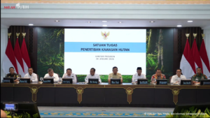 Jajaran menteri dan pimpinan lembaga mengikuti konferensi pers Satuan Tugas Penertiban Kawasan Hutan (Satgas PKH) di Kantor Presiden, Jakarta, Selasa (20/1/2026).
