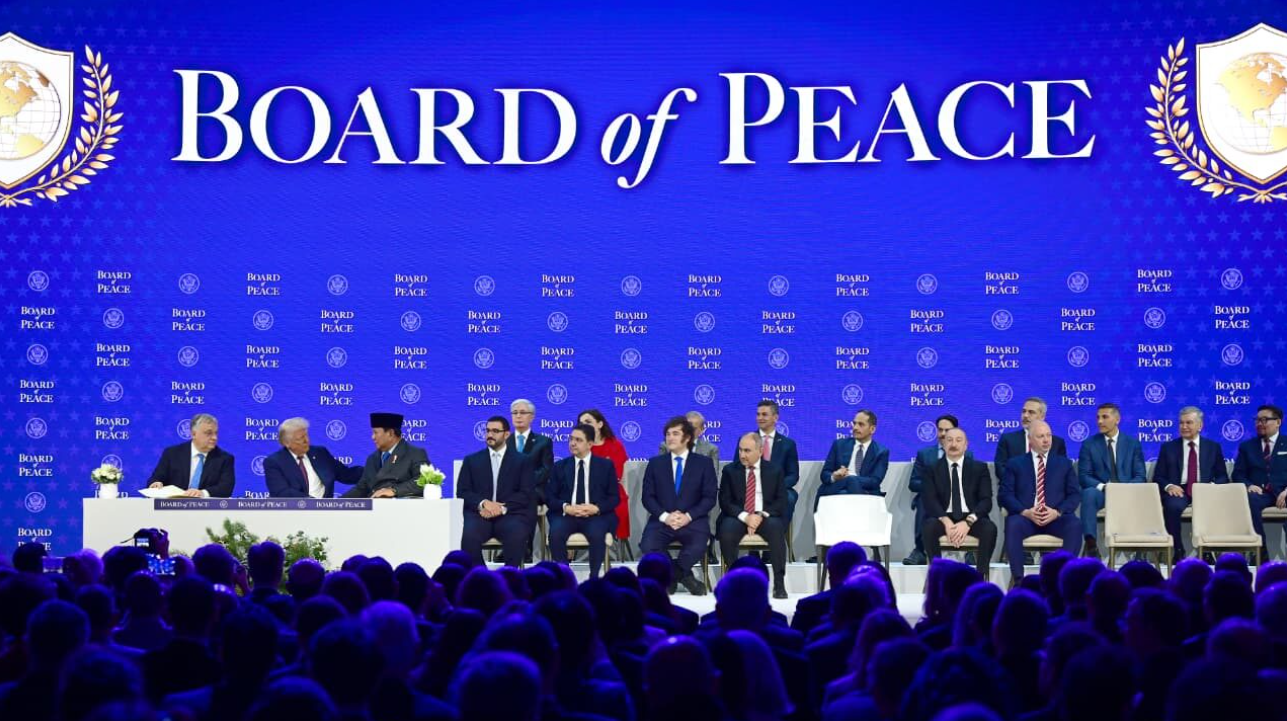 Presiden Republik Indonesia, Prabowo Subianto menjadi salah satu pemimpin negara yang menandatangani Board of Peace (BoP) Charter pada Kamis, 22 Januari 2026 di Davos, Swiss.