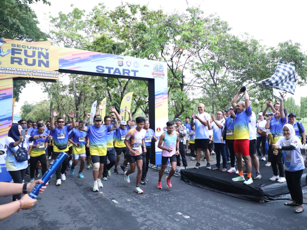 Kepolisian Daerah (Polda) Bali menggelar kegiatan Security Fun Run di Lapangan Puputan Margarana Niti Mandala Renon, Denpasar, Minggu (4/1) pagi.