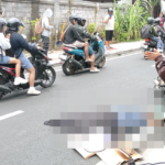 Korban meninggal dunia di tempat setelah ditabrak dari belakang oleh sepeda motor lain.