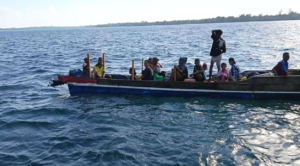 17 orang penumpang Longboat yang mengalami mati mesin di Perairan Tanjung Sorbat, Kei Kecil, Malra, di Selamatkan oleh tim SAR gabungan.
