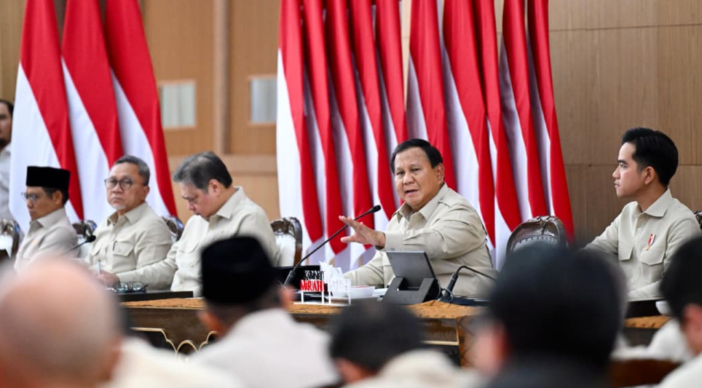 Presiden Prabowo Subianto menyampaikan Taklimat Awal Tahun kepada seluruh jajaran Kabinet Merah Putih di kediamannya di Hambalang