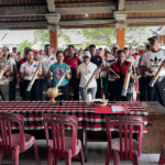 Ketua TP. PKK Badung, Nyonya Rasniathi Adi Arnawa, melaksanakan Gerakan Kulkul PKK di Banjar Delod Pempatan, Kelurahan Lukluk, Kecamatan Mengwi, Minggu (11/1).