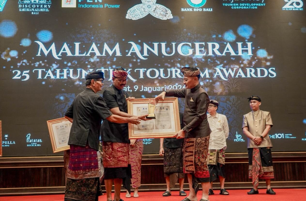 InJourney Tourism Development Corporation (ITDC) menerima penghargaan Tri Hita Karana (THK) Tourism Awards 2026 pada Malam Anugerah THK yang digelar di Discovery Kartika Plaza Hotel, Bali, Jumat (9/1/2026).