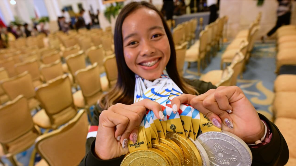 Presiden Prabowo Subianto memberikan penghargaan dan apresiasi kepada para atlet dan pelatih Indonesia yang telah mengharumkan nama bangsa pada ajang Sea Games ke-33 Thailand, di Istana Negara, Jakarta, pada Kamis, 8 Januari 2026.