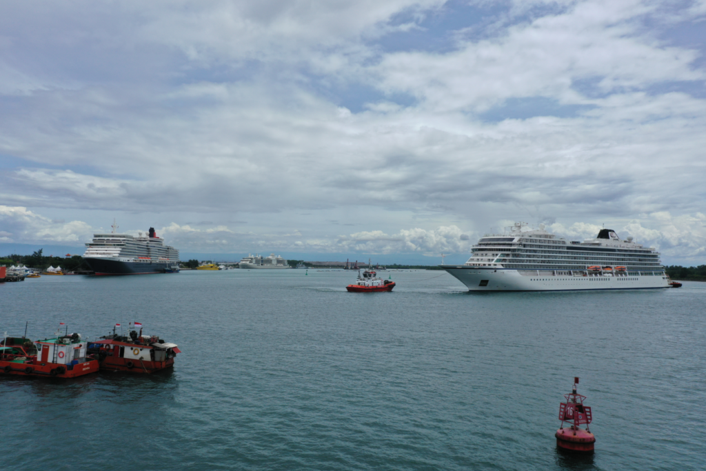 kapal pesiar di Pelabuhan Benoa, Bali