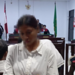 Terdakwa berinisial WB berusia 21 tahun ini menjalani sidang perdana di ruang sidang Pengadilan Negeri (PN) Ambon.