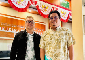 Ketua PW LBH Ansor Bali, H. Daniar Trisasongko, S.H., M.Hum, (kiri) didampingi Sekretaris Pimpinan Wilayah LBH Ansor Provinsi Bali Denma Bahrul, A.K., S.H (kanan).