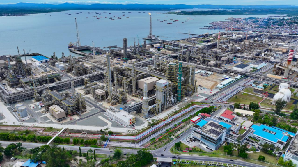 Infrastruktur energi terintegrasi Pertamina Refinery Development Master Plan (RDMP) Balikpapan yang diresmikan Presiden Prabowo Subianto dalam acara yang digelar di Kantor Besar PT Pertamina (Persero) Refinery Unit V, Kota Balikpapan, Provinsi Kalimantan Timur