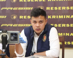 Kasat Reskrim Polres Kepulauan Tanimbar, IPTU Briyantri Maulana saat menyampaikan keterangan pers kepada wartawan.