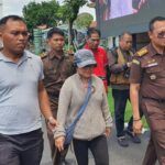 Tim gabungan Kejaksaan Agung RI bersama Tim Tangkap Buron (Tabur) Kejaksaan Tinggi Bali berhasil mengamankan seorang buronan kasus korupsi berinisial MIN di Kabupaten Bangli, Bali, Selasa (13/1/2026). (Foto: Istimewa)