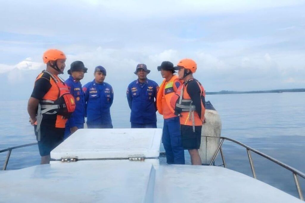 Tim SAR gabungan yang dipimpin oleh Kasat Polair Polres Kepulauan Tanimbar, IPDA Simon Nusmese.