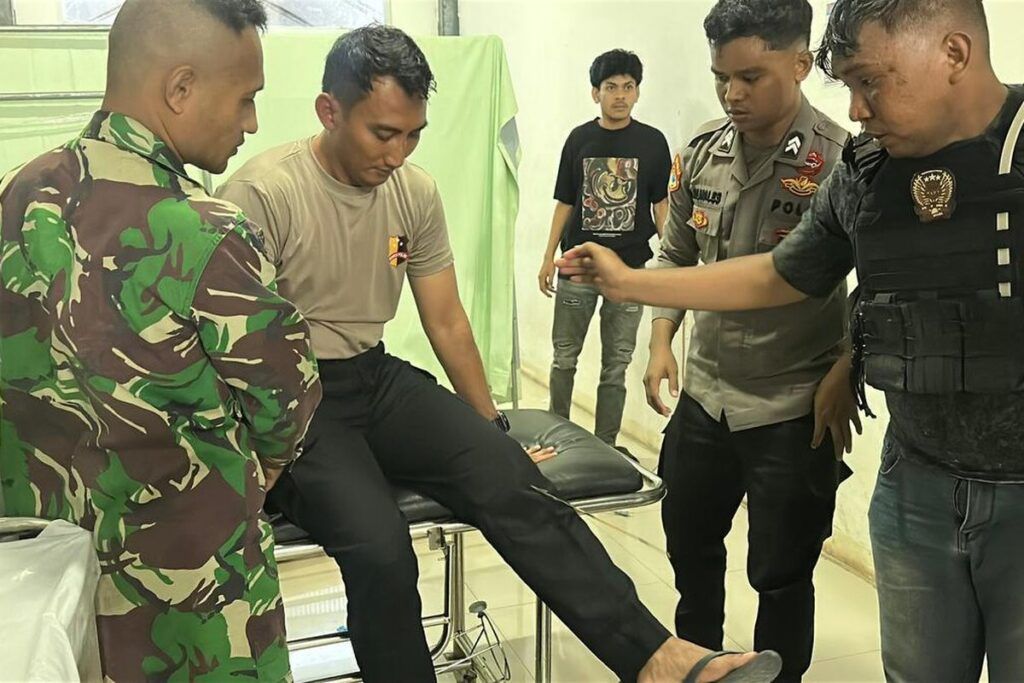 Kapolres Kota Tual, AKBP Whansi Des Asmoro di rumah sakit umum Karel Sadsuitubun Langgur.